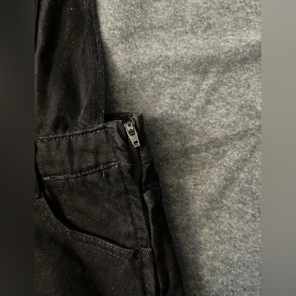 Pull & Bear Black Denim Overall-Shorts - Picture 6 of 7